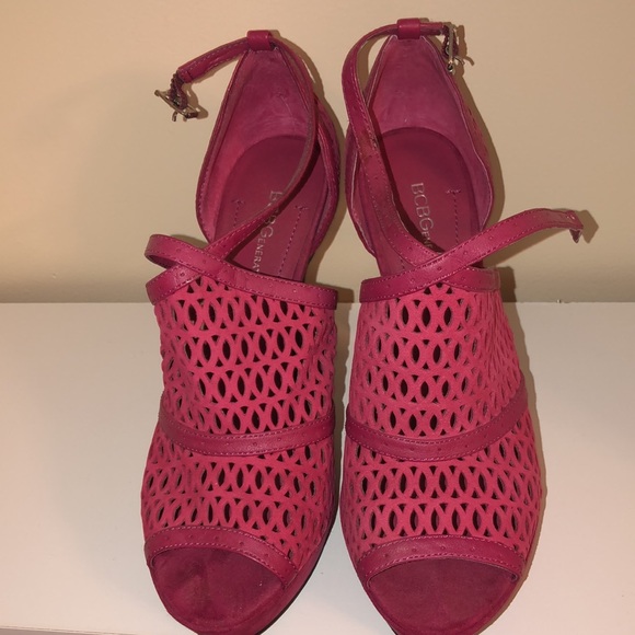 BCBG suede peep toe heels - Picture 3 of 3